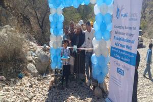 السلطة المحلية بسرار ومنسق المنظمات بأبين يفتتحان مشروع تأهيل بئر عظمان