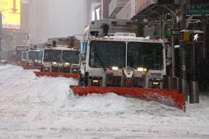 الولايات المتحدة: 14 وفاة وآلاف الرحلات الجوية ملغاة بسبب عاصفة ثلجية شديدة