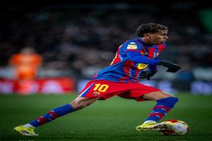 برشلونة يتجاوز راسينغ بثنائية ويحجز مقعده في ربع نهائي كأس ملك إسبانيا