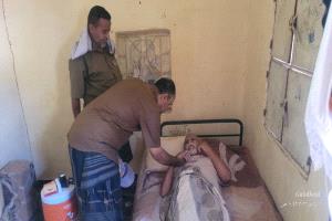 في لفتة وفاء وإنسانية.. مدير عام المسيمير يطمئن على الحالة الصحية للتربوي جمال مقبل