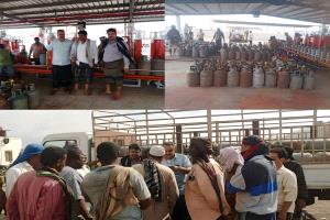 المعلم وشيخ ومحوّل يزورون محطة تعبئة الغاز بالكود للإشراف على توزيع مادة الغاز بزنجبار وشقرة