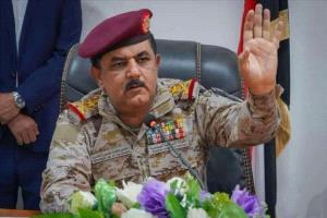 رئيس مجلس القيادة الرئاسي يُعفي وزير الدفاع الفريق محسن الداعري ويُحيله إلى التقاعد