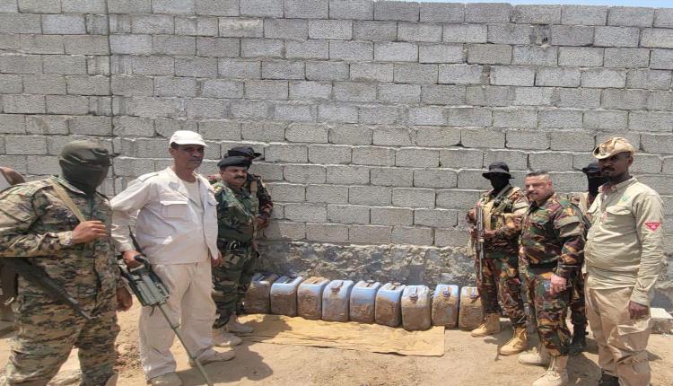 أمن العاصمة عدن يعثر على كميات كبيرة من المتفجرات والعبوات الناسفة في منطقة دار سعد.
