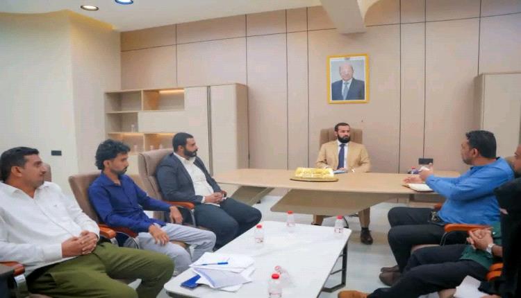 محافظ أبين يلتقي اللجنة التحضيرية للقمة الشبابية ويشدد على أهمية دعم وتمكين الشباب في مختلف المجالات