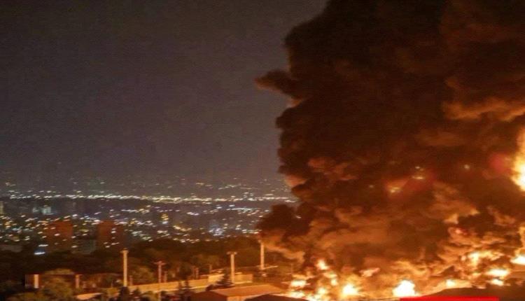 الجيش الأمريكي يشن ضربات على إيران واستهداف مواقع مرتبطة بتهديد الملاحة في مضيق هرمز