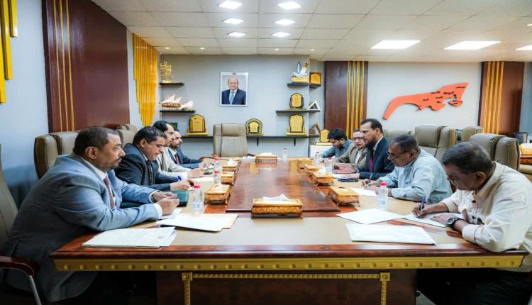 وزير الشباب ومحافظ عدن يناقشان سباق الارتقاء بالأنشطة الرياضية والشبابية