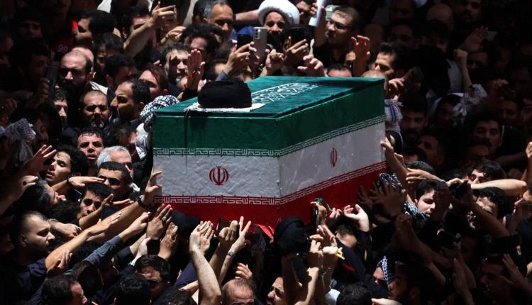 دفن خامنئي في مشهد وغياب مجتبى يثير تساؤلات حول خلافة السلطة في إيران