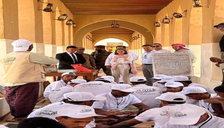 سفيرة فرنسا تختتم زيارتها لحضرموت بجولة لدوعن وتشيد بمقوماتها التراثية والتنموية الرائدة
