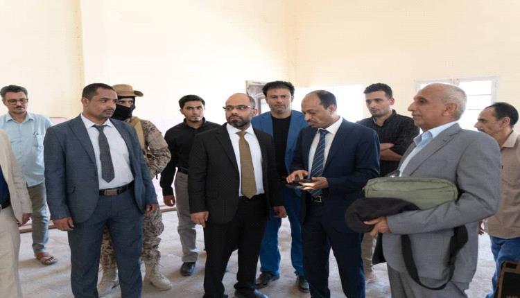 وزير الاتصالات يطلع على أوضاع هيئة البريد والتوفير البريدي بعدن
