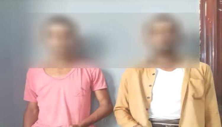 شرطة المعلا تطيح بمتهمين امتهنا سرقة الهواتف المحمولة وتضبط بحوزتهما المسروقات.