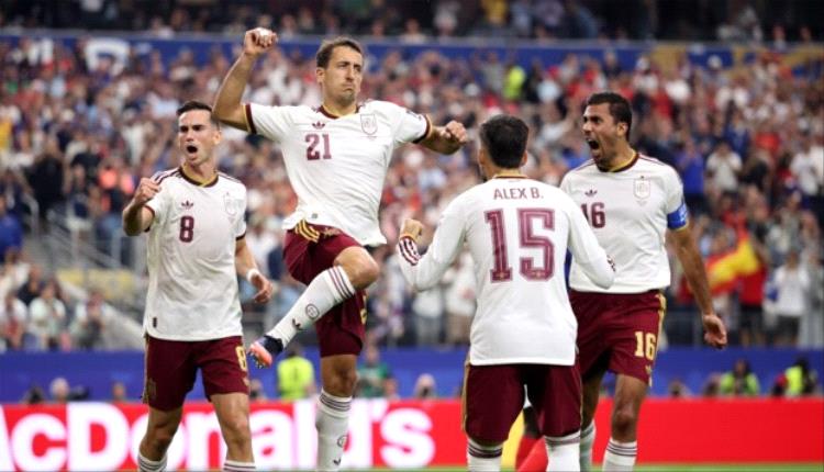 عاصفة رعدية تلغي المران الأخير لإسبانيا قبل نهائي كأس العالم أمام الأرجنتين