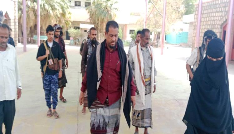 اليوسفي يتفقد مدرسة الزهراء بجعار ويطلع على أضرار التشققات بالمبنى