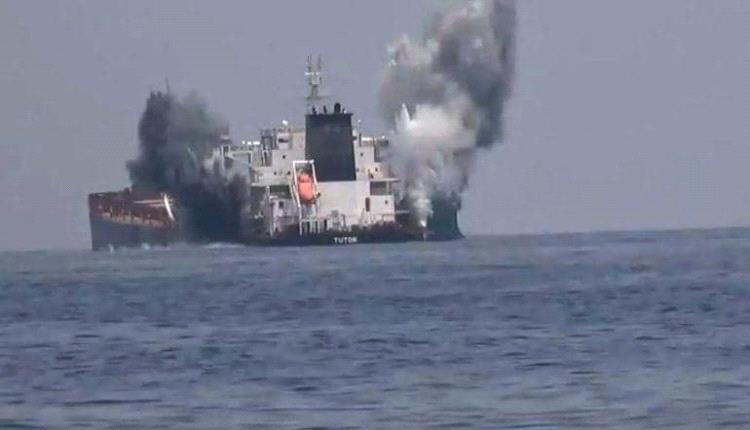 الحوثيون يعلنون استهداف ناقلتي نفط سعوديتين في البحر الأحمر.. وهيئة بريطانية تؤكد تعرض إحداهما لهجوم