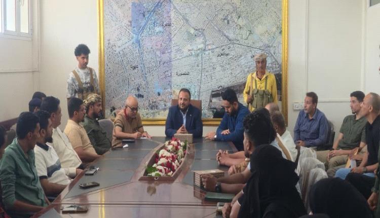اليزيدي يوجه بتعزيز روح العمل الواحد والانضباط الوظيفي وتحسين الإيرادات