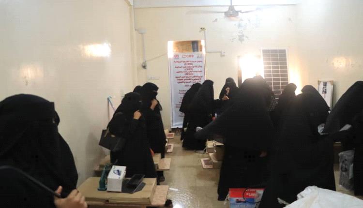 بحضور اليزيدي .. تسليم مشاريع التمكين الاقتصادي لـ30 مستفيدًا ضمن مشروع الصمود في أبين