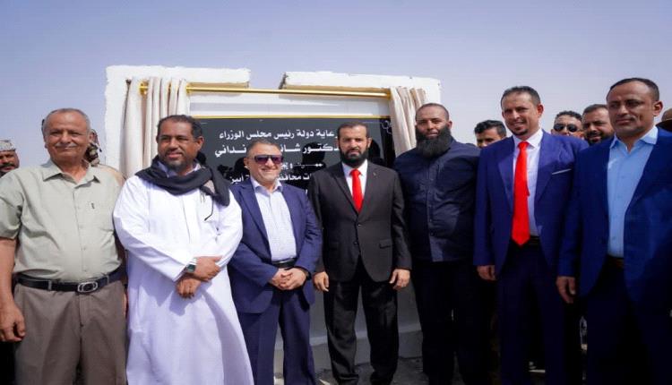 محافظ أبين يدشن تسليم أراضي وعقارات الدولة لأصحاب العقود السكنية المعتمدة في منطقة العلم