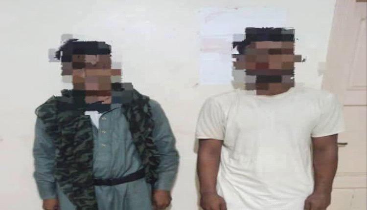 قوات درع الوطن في المهرة تضبط مروجين للمخدرات وتصادر كيلوغرامًا من الحشيش
