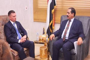 وزير الداخلية يبحث مع الملحق الأمني الأمريكي تعزيز التعاون في مجال مكافحة الإرهاب