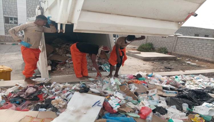 صندوق النظافة بأحور ينفذ حملة لإزالة المكدسات النفاياتية المتراكمة منذ عيد الأضحى من حرم مستشفى أحورالعام