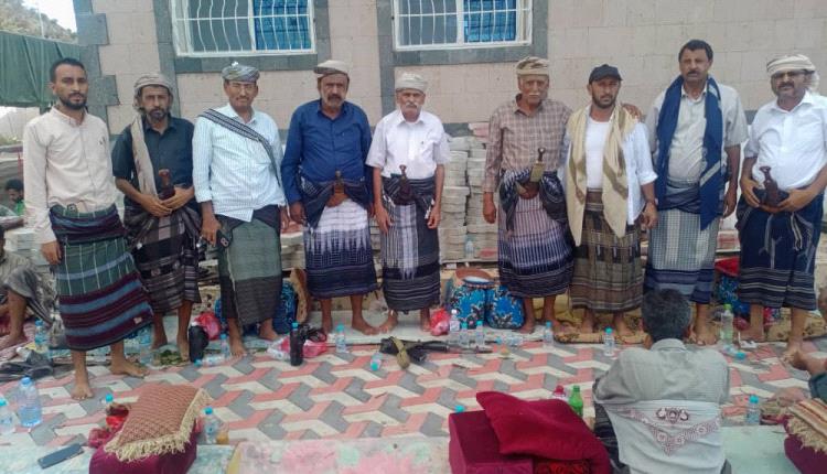 المدير العام لمديرية أحور يؤدي واجب العزاء في وفاة الرئيس هادي في مسقط رأسه بمديرية الوضيع