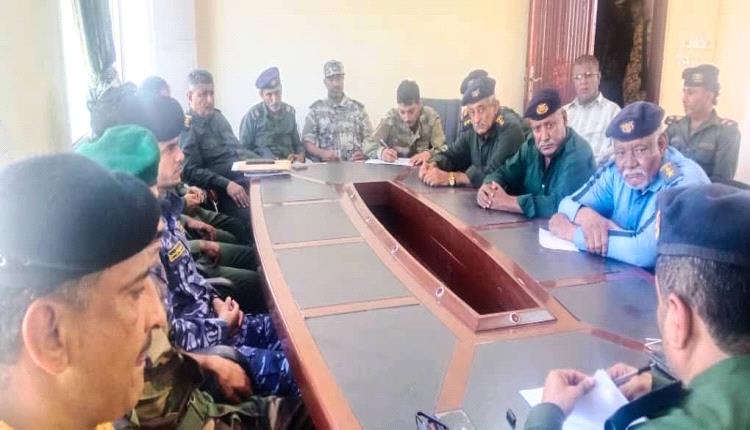 مدير أمن أبين يرأس اجتماعاً لقادة الوحدات ومدراء الإدارات الأمنية بالمحافظة