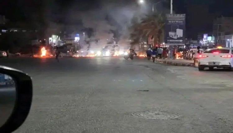 احتجاجات في المكلا تنديدًا بتدهور خدمة الكهرباء