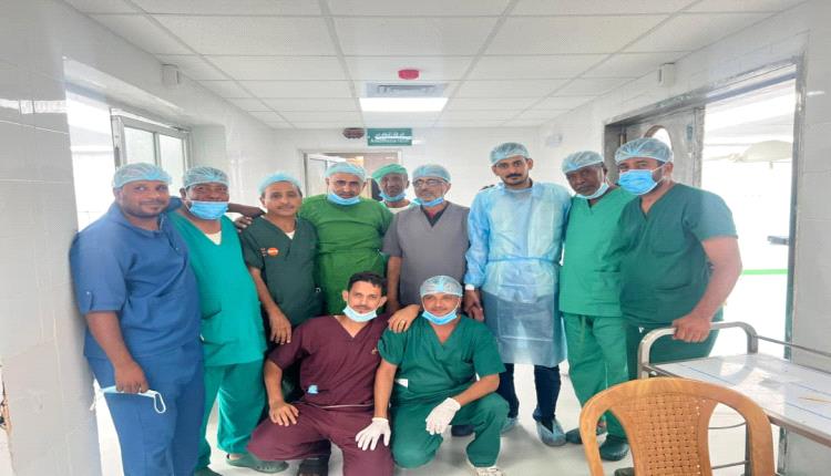استمرار المخيم الطبي الجراحي بهيئة مستشفى الرازي بأبين في إجراء العمليات الجراحية.. والأربعاء القادم إجراء عمليات ترقيع طبلة الأذن