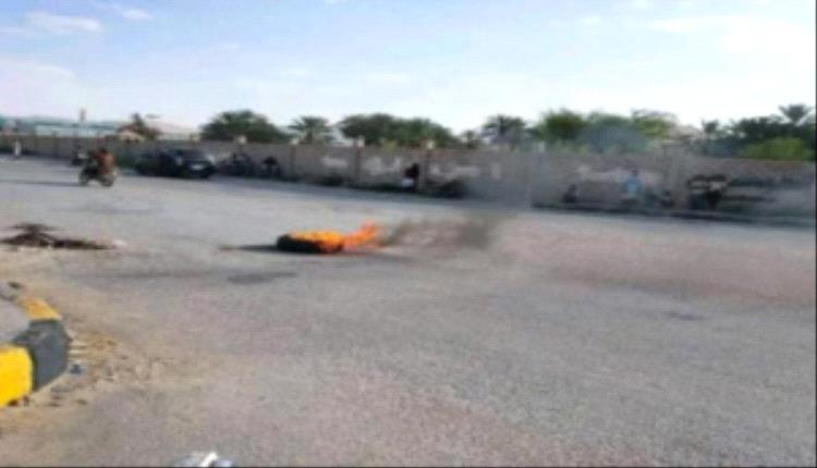 احتجاجات شعبية في تريم للمطالبة بتحسين الخدمات وصرف المرتبات المتأخرة