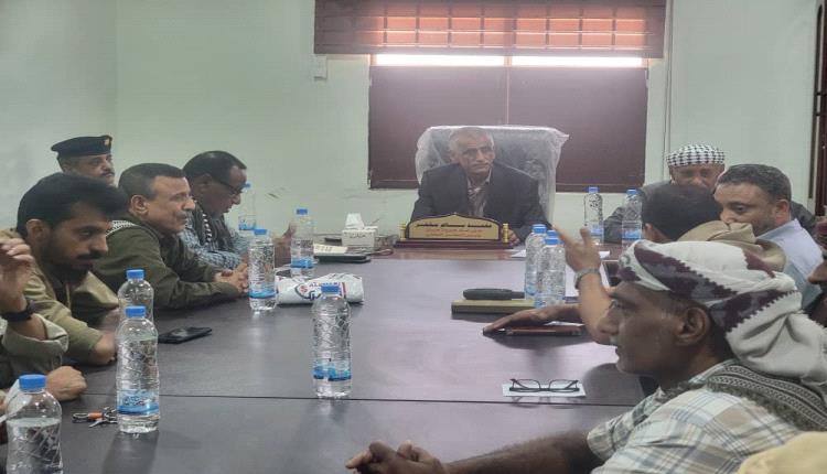 القائم بأعمال الأمين العام للمجلس المحلي  حبان يلتقي بمدير عام الموارد المائية ومدير  إدارة المصادر بالمحافظة