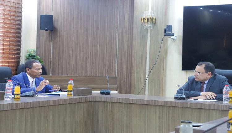 الوزير السقطري يلتقي المدير القطري لبرنامج الأغذية العالمي ويبحثان المشاريع المستدامة في الزراعة والأسماك