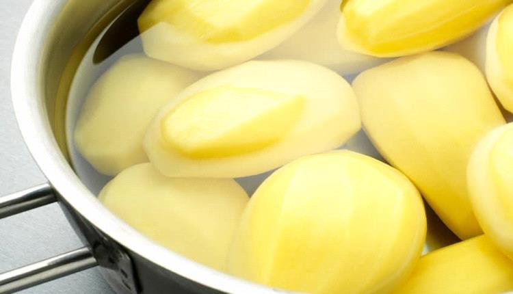 البطاطا بين “فوبيا الكربوهيدرات” ونظام التخسيس.. غذاء يُساء فهمه علمياً