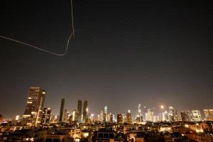 ​تصعيد عسكري واسع.. إيران تقصف إسرائيل بالصواريخ رداً على ضربة الضاحية وتل أبيب تتوعد بمعركة ممتدة