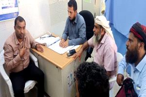 مدير عام سرار يافع يتفقد المركز الصحي ويوجه بسرعة إصلاح سيارة الإسعاف الوحيدة لتعزيز الخدمات الطبية