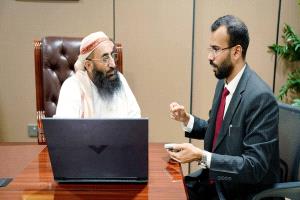 وزير الأوقاف والإرشاد يدشن إصدار أول تأشيرة عمرة لموسم 1448هـ