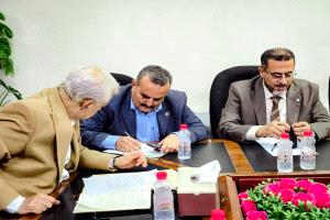 تنفيذاً لقرارات وزير النقل.. إجراء عملية استلام وتسليم لمدير ونائب مدير مطار عدن الدولي