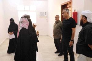 مدير عام المعلا ينفذ نزولات ميدانية لمتابعة الخدمات وتقديم دعم عاجل للشرطة النسائية في عدن