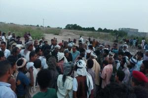 محافظ لحج يتقدم جموع المشيعين للفقيد 