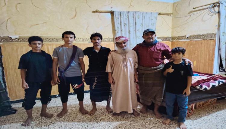 رئيس انتقالي سرار – يافع يطمئن على صحة الكابتن محسن الجازعي