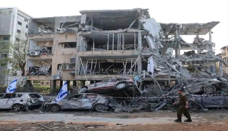 إصابة 12 شخصًا في هجوم إيراني على إسرائيل.. وتقارير تتحدث عن صواريخ انشطارية