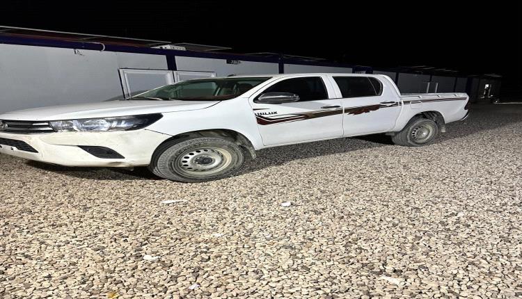 واقعة خطيرة في حضرموت.. مسلحون بزي عسكري يسطون على سيارة إذاعة القرآن الكريم في وضح النهار