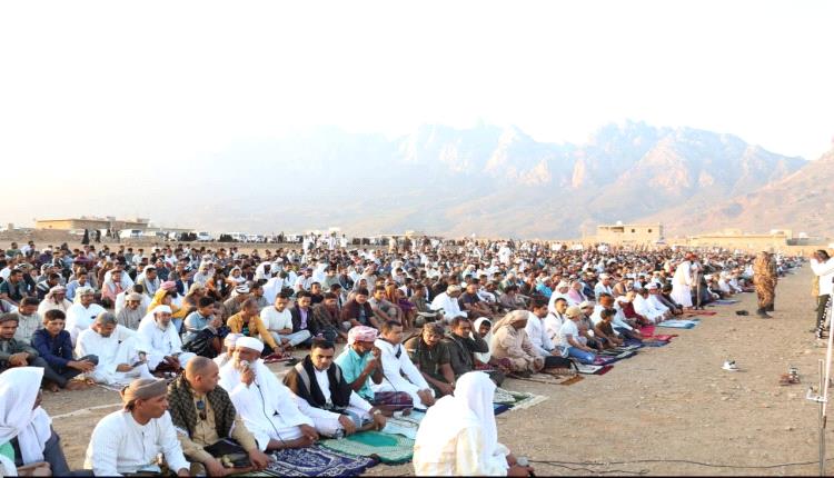 القائم بأعمال محافظ أرخبيل سقطرى يؤدي صلاة العيد ويطمئن على المرضى في المستشفى