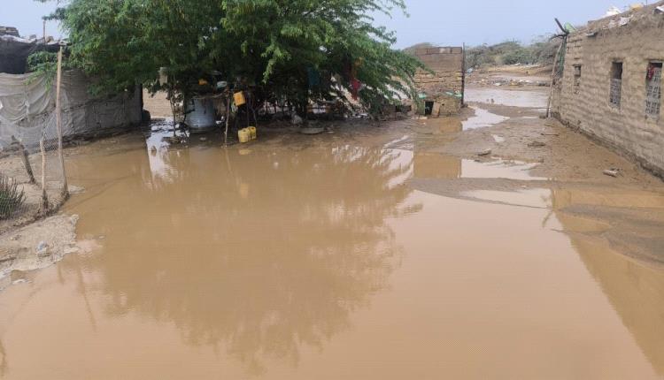سيول جارفة تضرب مديرية أحور وتخلّف أضراراً واسعة في المناحل والمنازل