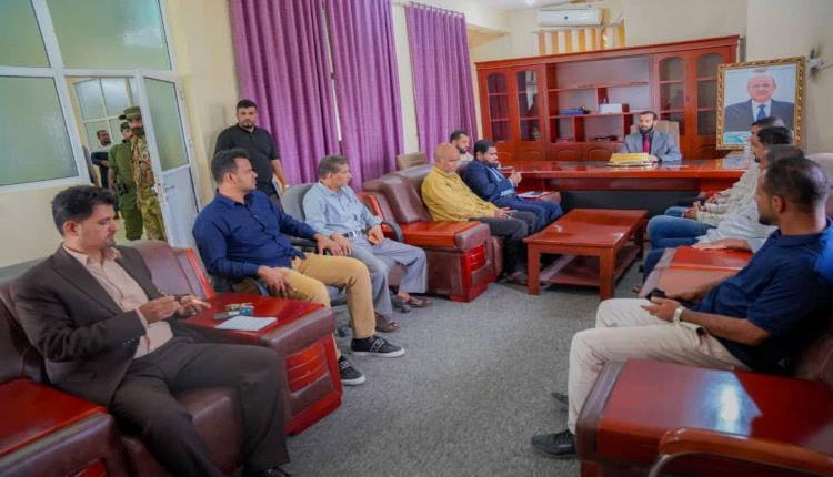 محافظ أبين يلتقي قيادة الجهاز المركزي للرقابة والمحاسبة ويؤكد ترسيخ مبادئ الشفافية والنزاهة ومكافحة الفساد