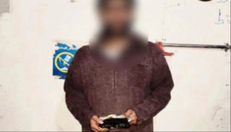 ضبط نصف كيلو حشيش بحوزة متهم في منفذ العلم بعدن