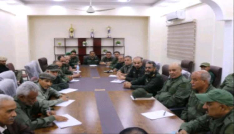 مدير أمن عدن يترأس اجتماعًا موسعًا لمدراء مراكز الشرطة لتعزيز الأمن والاستقرار