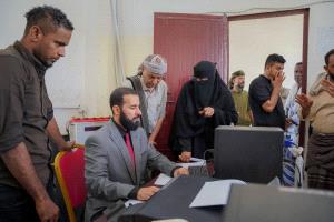 محافظ أبين يتفقد مستوى الإنضباط الوظيفي عقب إجازة عيد الفطر المبارك