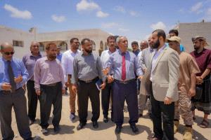 محافظ أبين يزور جامعة أبين ويشيد بما تحقق من إنجاز،  ويؤكد دعم  مسيرة التعليم