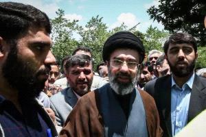 أغلبية أعضاء مجلس خبراء القيادة الإيراني تتجه لاختيار مجتبى خامنئي مرشداً جديداً