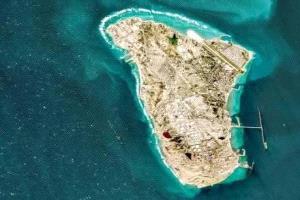 ترامب يلوّح بضرب جزيرة خرج: هدف استراتيجي في قلب صادرات النفط الإيرانية