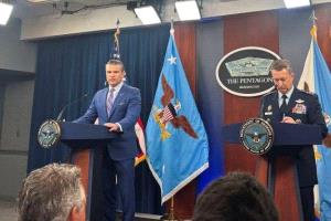 رئيس البرلمان الإيراني يحذر وزير الحرب الأمريكي من إدخال قوات برية إلى الحرب